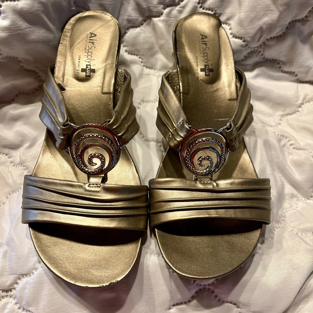 Pewter Metallic Air Supply Plus Chunky Heel